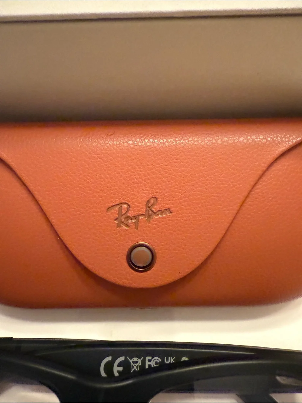 Ray-Ban Gen 1 Meta Smart Glasses with Brown Case (Light use) Open to Offers - Picture 4 of 5